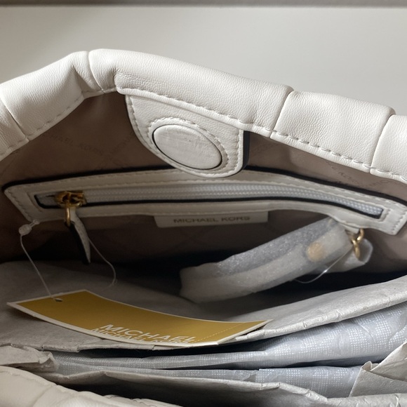 Michael Kors Hannah Medium Shoulder Bag Optic White - Picture 7 of 14